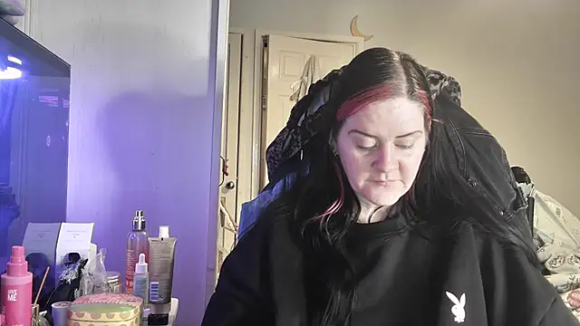 AureliaXOX online show from November 2025 04:44:01 PM