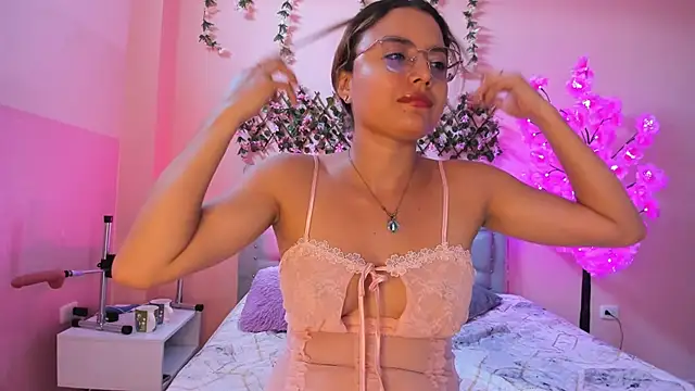 Snapshot of littletammy4u_ chatting on September 2025 01:35:02 PM littletammy4u online show from September 2025 01:35:02 PM