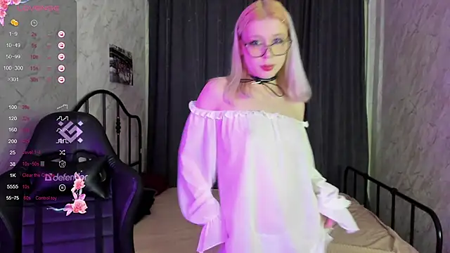 Mimi Webb online show from March 2025 11:29:01 AM