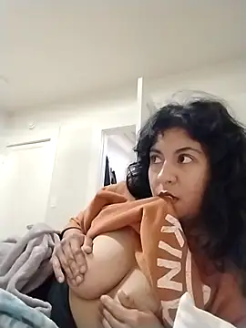 bellaxo online show from March 2025 06:06:02 AM