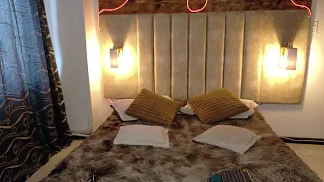 Alektra bryce online show from September 2025 07:39:02 PM