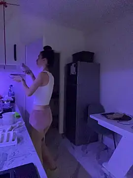 Celine Roxelle online show from December 2025 12:03:02 PM