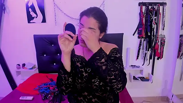 Julieta Carden  online show from March 2026 07:31:02 PM