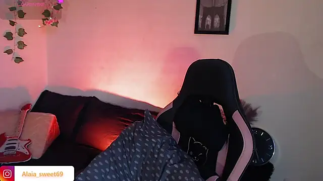 Snapshot of alaia_sweetxxx chatting on February 2026 10:21:01 PM alaia sweetxxx online show from February 2026 10:21:01 PM