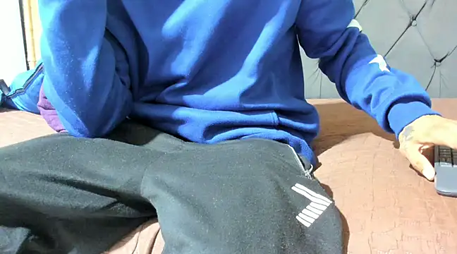 guyeifmaxiro online show from February 2025 12:08:02 AM