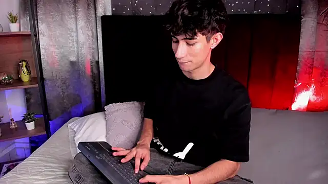 NovaaWheler online show from October 2025 05:46:01 PM