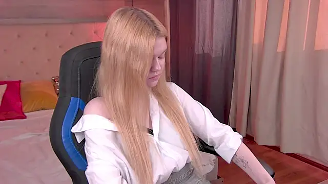 AdeleCartier online show from February 2025 06:43:01 AM