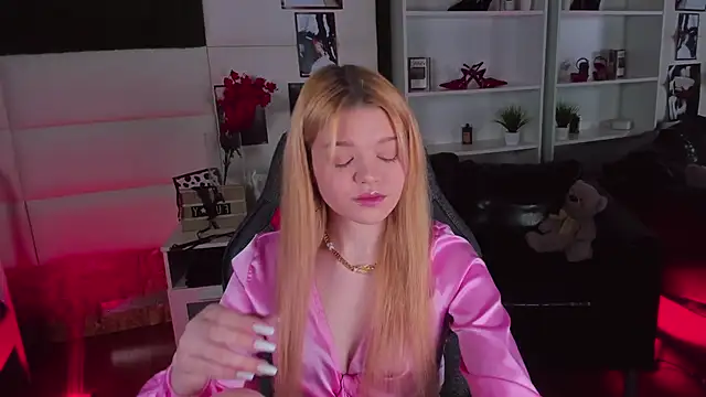 AdeleCartier online show from February 2025 05:41:01 AM