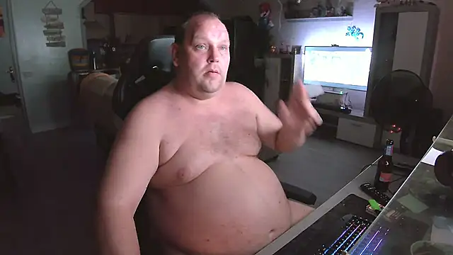 Snapshot of Hotfire-112 chatting on April 2026 10:14:02 PM Hotfire-112 online show from April 2026 10:14:02 PM