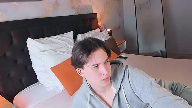 AdrianoAubert online show from March 2025 04:38:02 PM