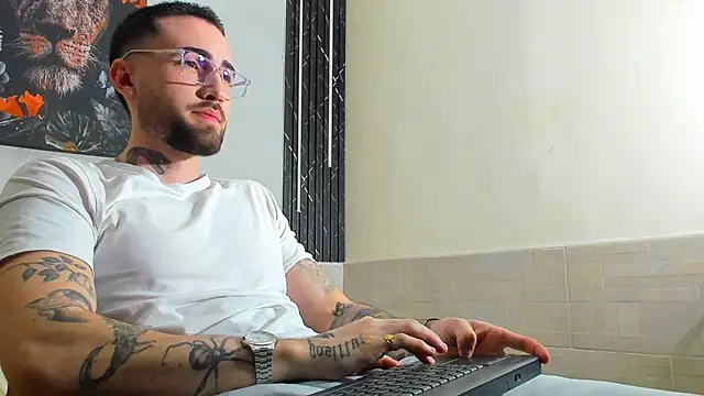 Luke davis01 online show from February 2025 01:02:01 PM