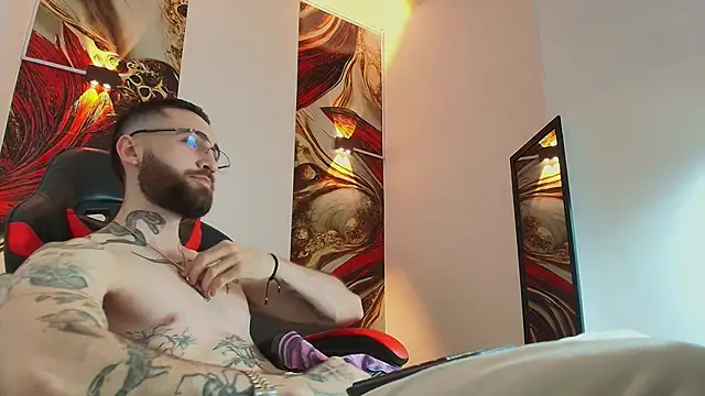 Luke davis01 online show from October 2025 01:31:01 PM