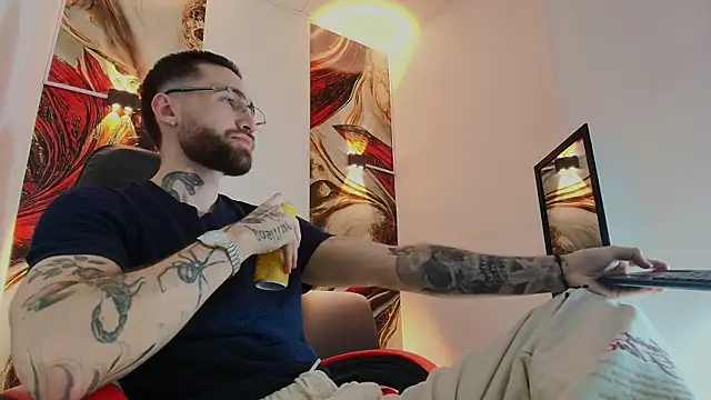 Luke davis01 online show from December 2025 01:17:04 PM