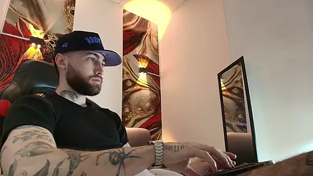 Luke davis01 online show from December 2025 12:56:01 PM