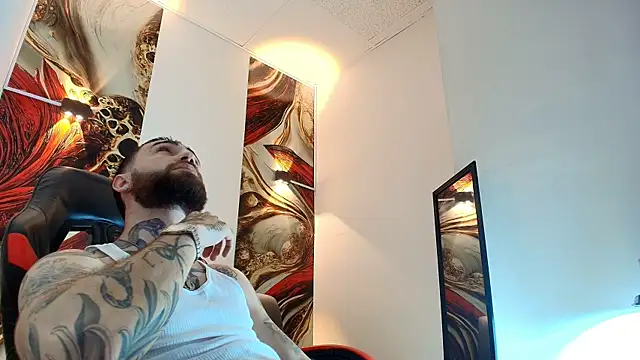 Snapshot of Luke_davis01 chatting on June 2026 01:06:02 PM Luke davis01 online show from June 2026 01:06:02 PM