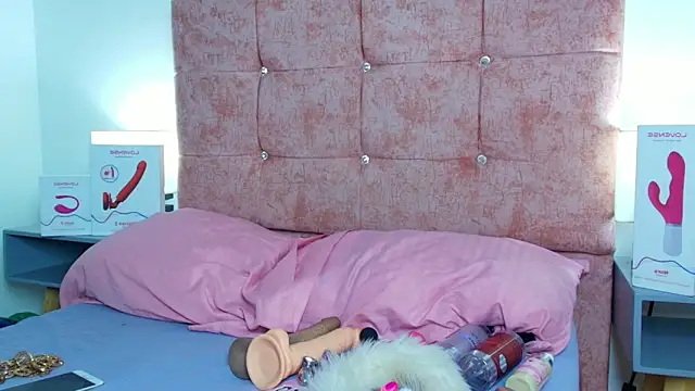 Skye Moore online show from October 2025 11:43:01 AM