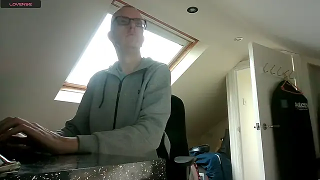 AdmiredThirty online show from December 2025 12:21:01 PM