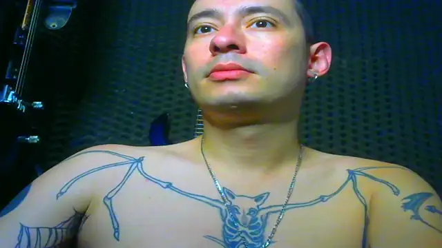 Snapshot of vampireathome chatting on March 2025 08:10:02 PM vampireathome online show from March 2025 08:10:02 PM