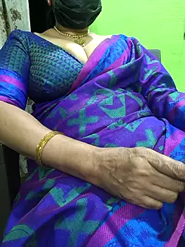 Snapshot of niiveditha chatting on November 2025 01:17:02 PM niiveditha online show from November 2025 01:17:02 PM