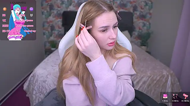 DivineJass online show from April 2026 06:19:01 PM