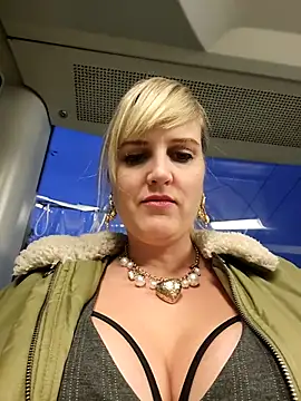 Snapshot of Sexybiene969 chatting on October 2025 04:29:02 PM Sexybiene969 online show from October 2025 04:29:02 PM