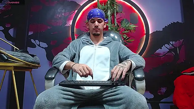 Dirty Kingg online show from November 2025 08:53:01 PM