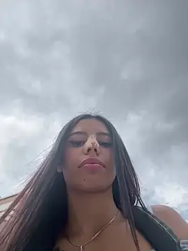 Laura-Khalifa online show from February 2025 08:00:01 PM