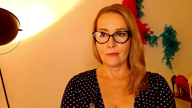 Snapshot of leaxSTAR chatting on March 2025 06:20:02 PM leaxSTAR online show from March 2025 06:20:02 PM