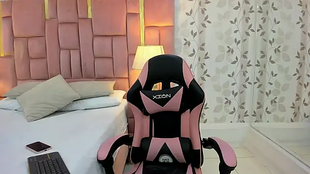 ArianaFranco online show from November 2025 01:22:01 PM