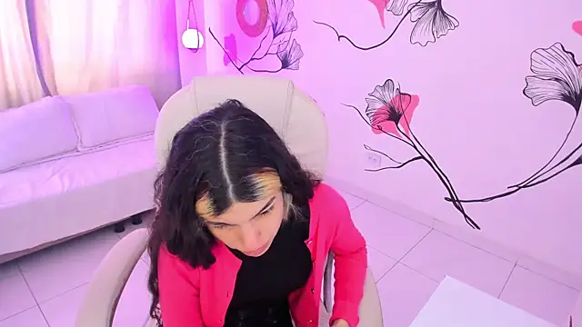 Isabela Fiorelli online show from November 2025 01:37:02 PM