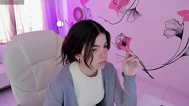 Isabela Fiorelli online show from April 2026 01:05:02 PM