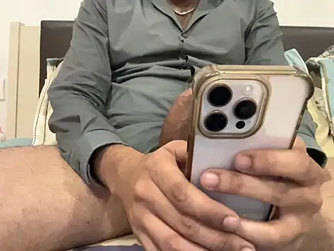 iamabigdickindian online show from September 2025 06:00:01 PM