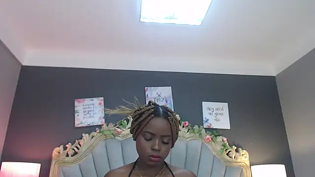 LindaBird online show from February 2025 07:32:02 PM