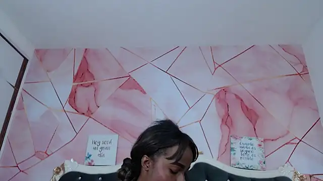 LindaBird online show from November 2025 10:21:02 PM