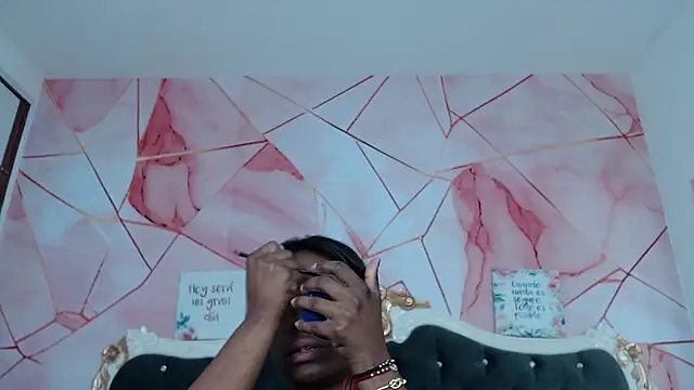 LindaBird online show from January 2026 08:33:01 PM