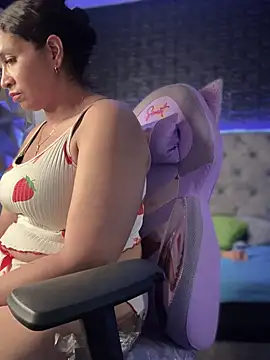 Carola-Ross online show from March 2025 08:48:02 AM