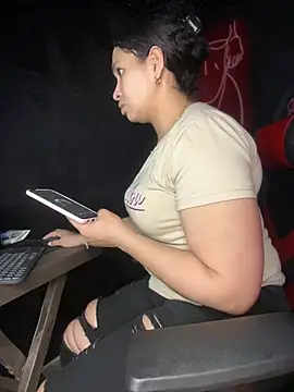 Carola-Ross online show from March 2025 02:28:02 AM