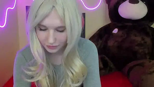 Snapshot of EvelinaLuu chatting on February 2025 01:11:02 AM EvelinaLuu online show from February 2025 01:11:02 AM