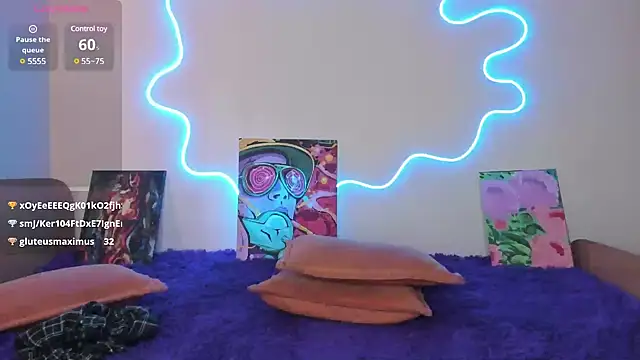 Snapshot of EvelinaLuu chatting on March 2025 07:51:02 AM EvelinaLuu online show from March 2025 07:51:02 AM