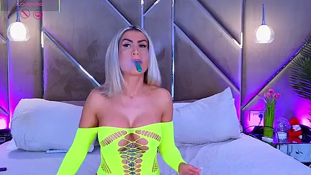 Lellie   online show from October 2025 04:38:02 PM