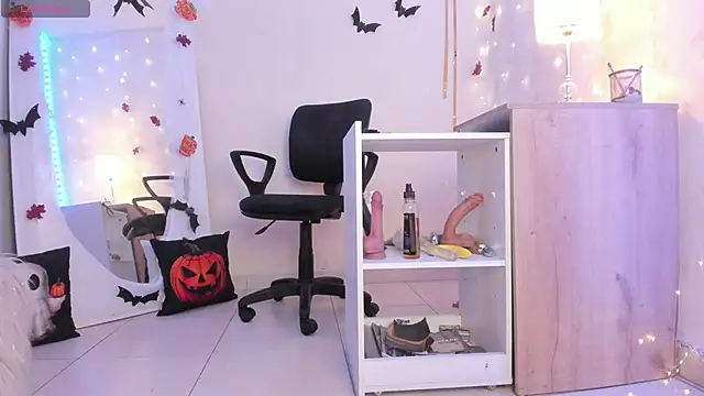 Emylyjonhs online show from October 2025 07:54:02 PM