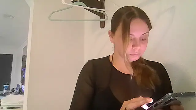 Snapshot of ShysluutGia chatting on June 2026 12:22:02 AM ShysluutGia online show from June 2026 12:22:02 AM