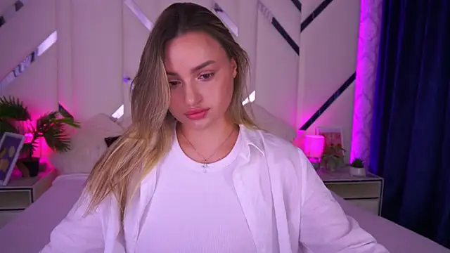 Snapshot of LindsieGreyy chatting on September 2025 06:17:01 AM LindsieGreyy online show from September 2025 06:17:01 AM