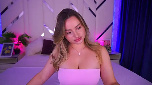 Snapshot of LindsieGreyy chatting on September 2025 06:18:01 AM LindsieGreyy online show from September 2025 06:18:01 AM