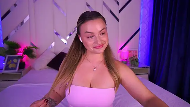 Snapshot of LindsieGreyy chatting on October 2025 06:43:02 AM LindsieGreyy online show from October 2025 06:43:02 AM