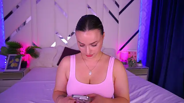 Snapshot of LindsieGreyy chatting on October 2025 07:07:01 AM LindsieGreyy online show from October 2025 07:07:01 AM