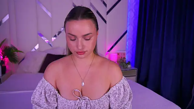 Snapshot of LindsieGreyy chatting on October 2025 07:06:01 AM LindsieGreyy online show from October 2025 07:06:01 AM