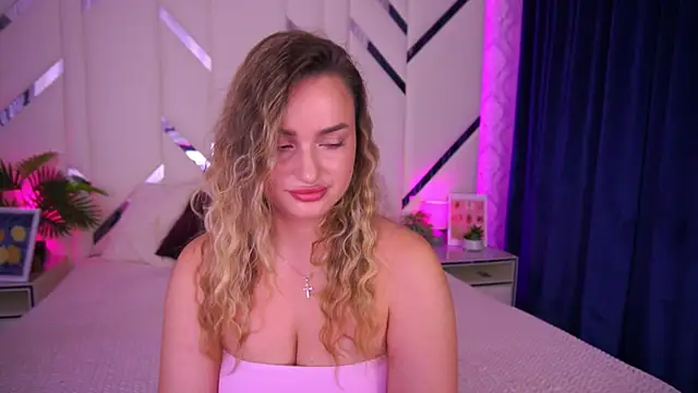 Snapshot of LindsieGreyy chatting on October 2025 07:20:02 AM LindsieGreyy online show from October 2025 07:20:02 AM