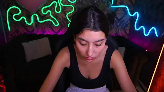 Snapshot of CharmMocco chatting on February 2025 10:18:02 AM CharmMocco online show from February 2025 10:18:02 AM