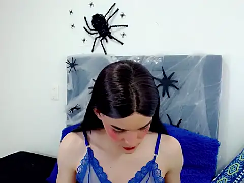 dominic 00 online show from October 2025 08:44:01 PM